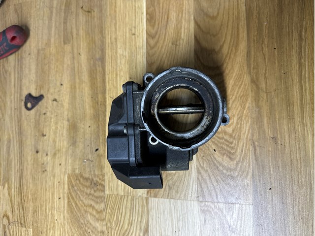 Заслінка повітряна 03G128063G VAG