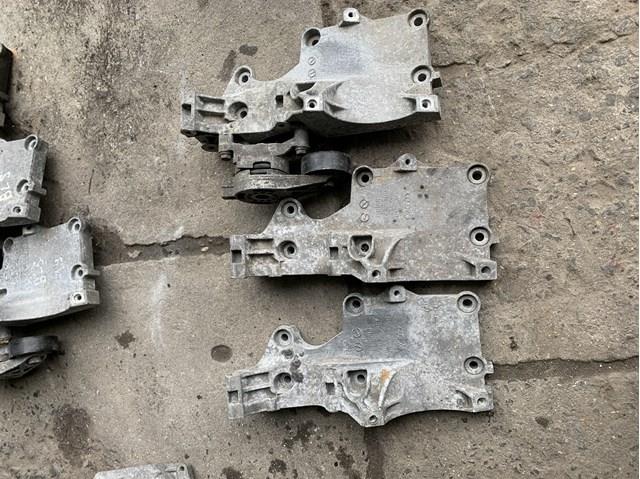 Кронштейн кріплення генератора 03G903143A VAG