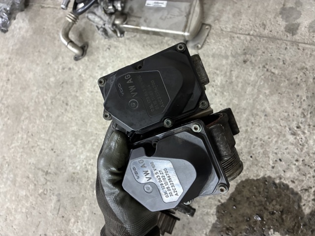Дросільна заслінка в зборі 03L128063S VAG