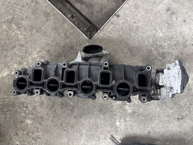 Колектор впускний 03L129711E VAG