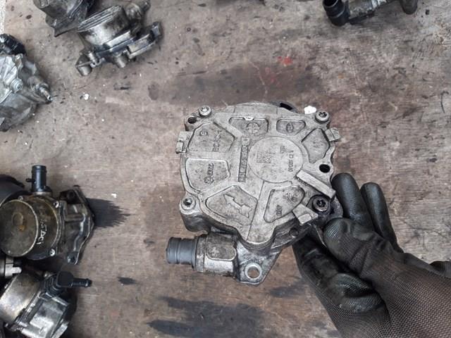 Насос вакуумний 03L145100G VAG