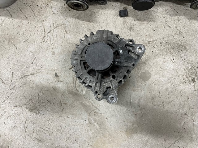 Авто генератор 03L903023Q VAG