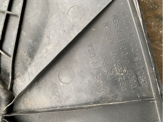 Накладка верхня передній панелі / супорта радіатора 106047400D Tesla Model