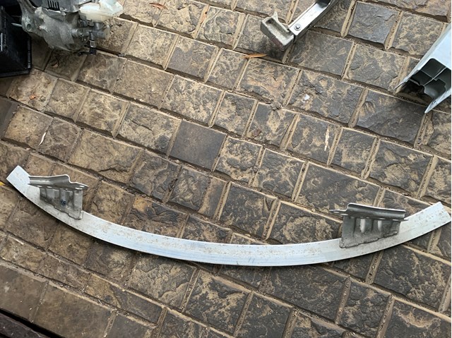 Швелер переднього бампера 108489400B Tesla Model