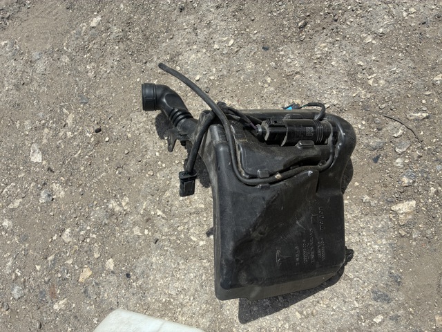 Бачок омивача лобового скла 109606200F TESLA