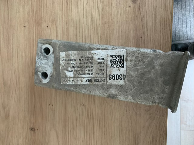 Кронштейн підсилювача переднього бампера 110919300C Tesla Model