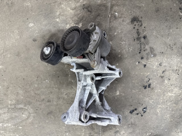 Кронштейн кріплення генератора 117105124R RENAULT