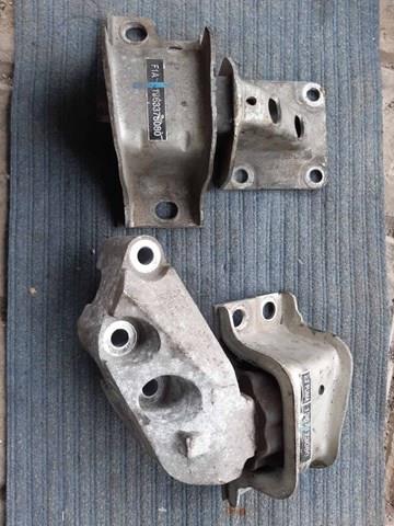 Права подушка двигуна 1367173080 FIAT