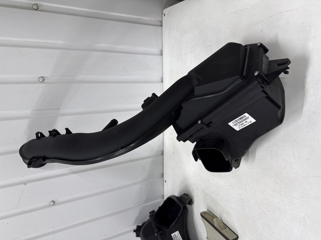 Корпус повітряного фільтра, лівий 13717846269 BMW