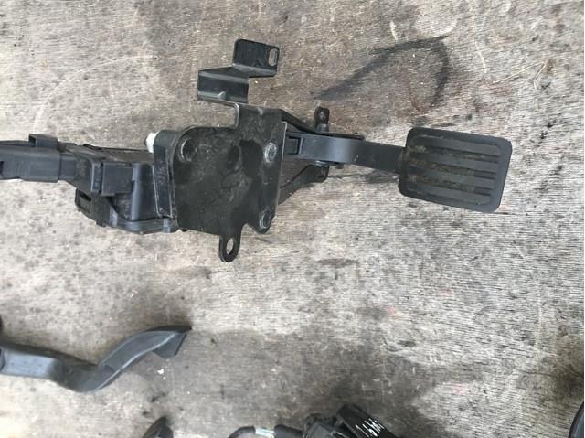Підаль газу 1400838680 FIAT