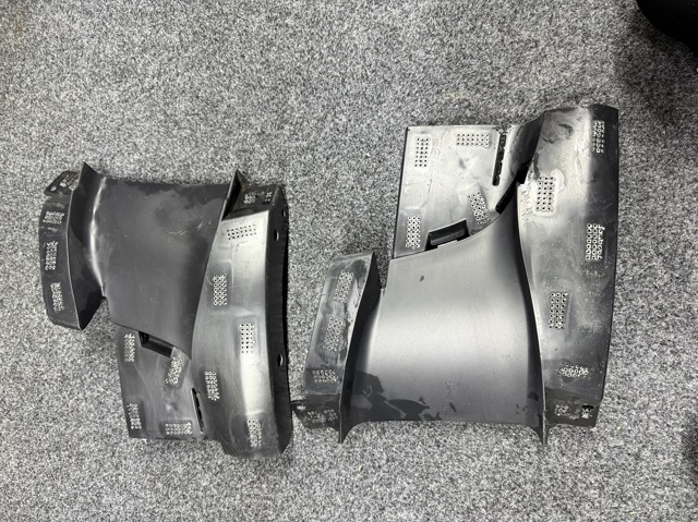 Кронштейн бампера переднього, правий 149374200A TESLA