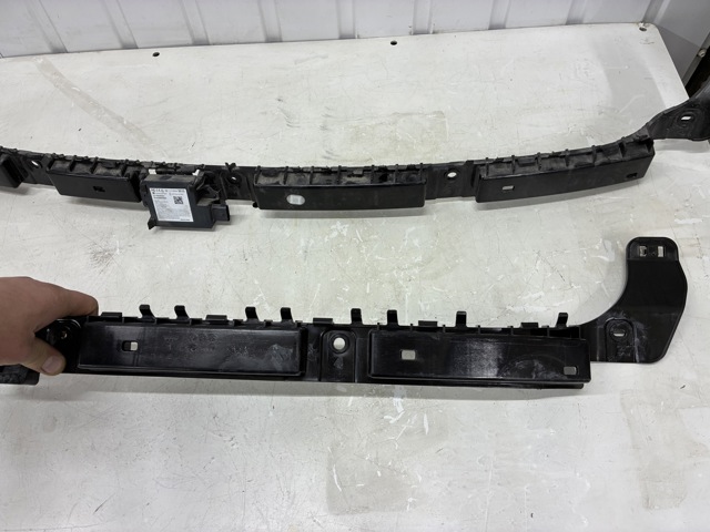 Кронштейн бампера заднього, центральний 175709600D TESLA