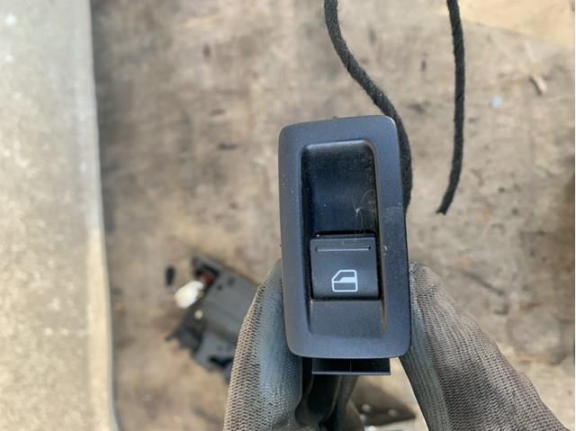 Кнопка підйомника переднього правого скла 1T0959851 VAG