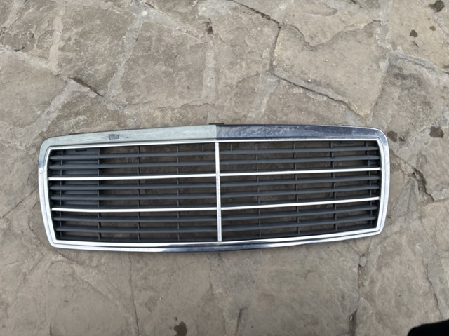 Захисна решітка радіатора 2028880323 MERCEDES