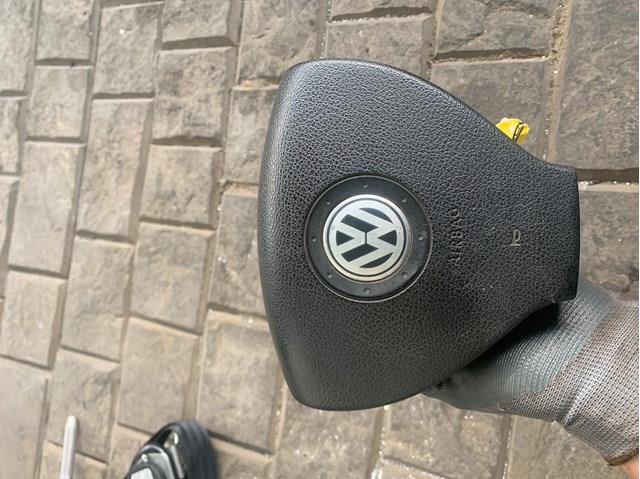 Подушка безопасности (airbag) водительская 2k0880201e