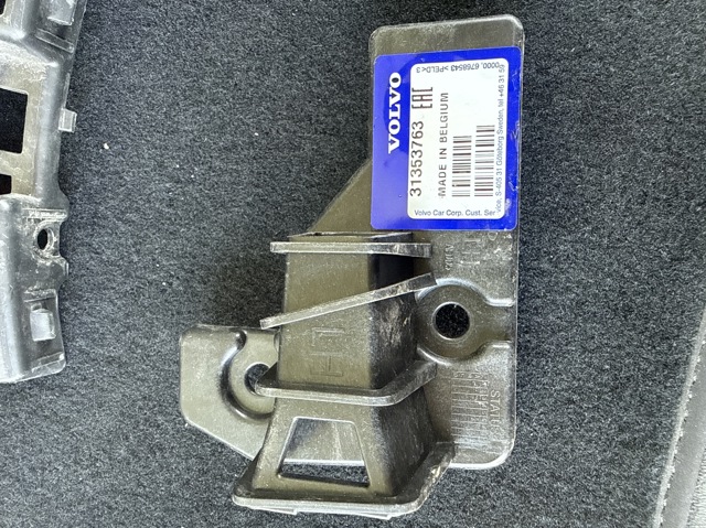 Кріплення бампера 31353763 VOLVO