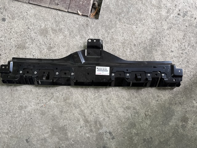 Кронштейн бампера переднього, центральний 5250660100 TOYOTA