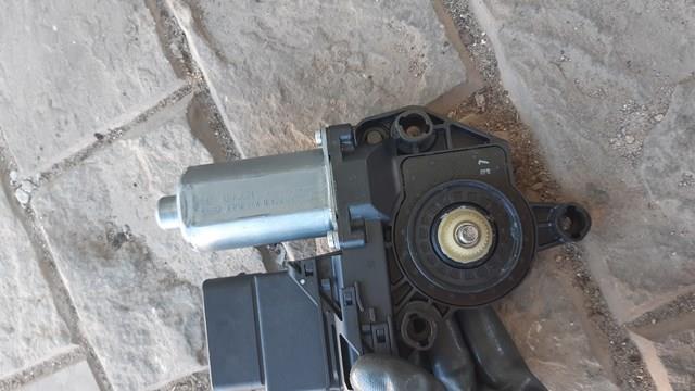 Привід ліфта задній 5K0959703D VAG