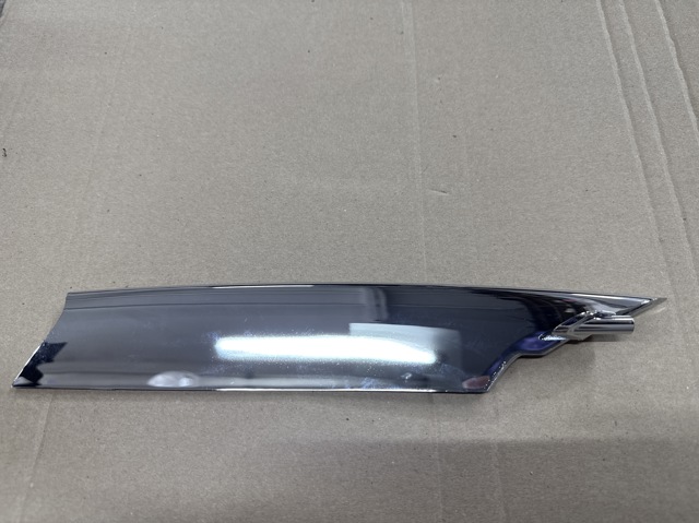 Накладка бампера переднього, права 600938700C TESLA