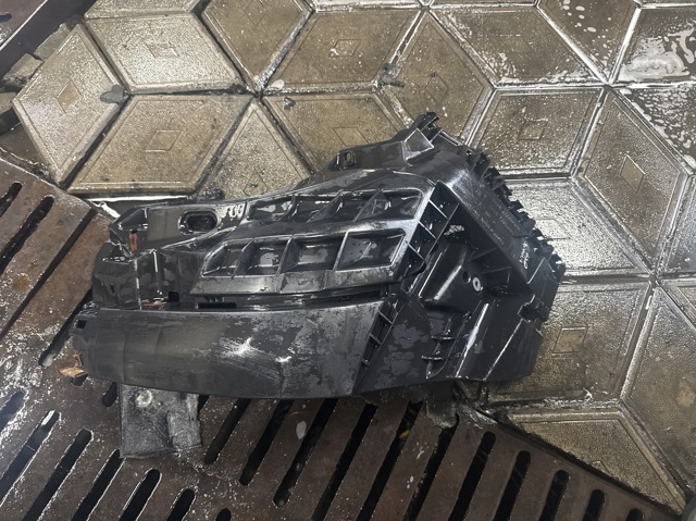 Кронштейн кріплення бампера переднього лівий 620350101R RENAULT