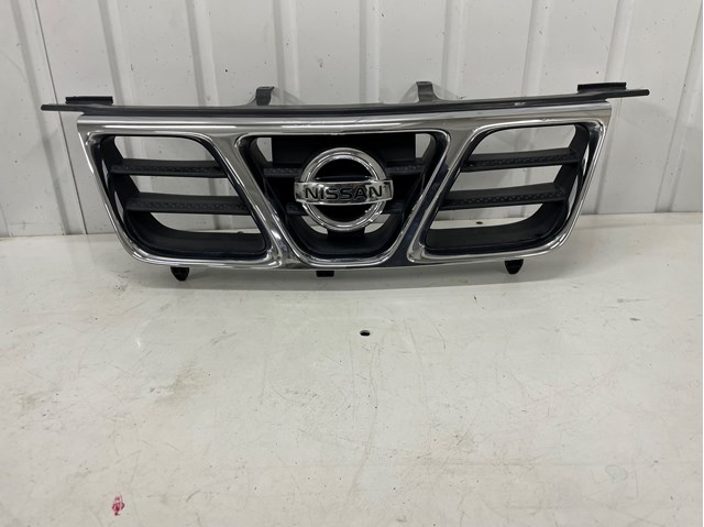 Решітка 623108H700 NISSAN