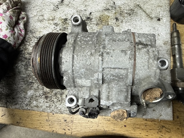 Насос кондиціонера 64526987862 BMW