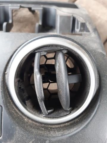 Вентиляція передка 68760JD10A NISSAN