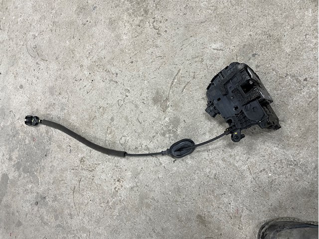 Замок двері правої передньої 805020094R RENAULT
