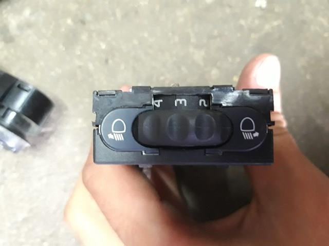 Кнопка коректора фар 8200022569 RENAULT