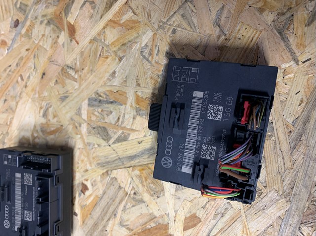 Блок комфорту задніх дверей 8K0959794 VAG