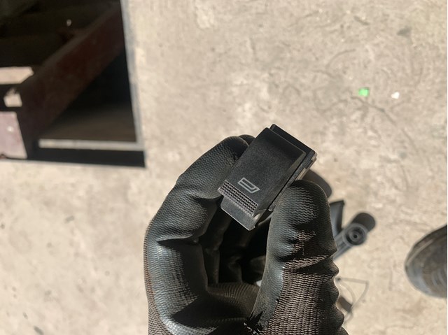 Кнопка підйомника переднього правого скла 8L0959855 VAG