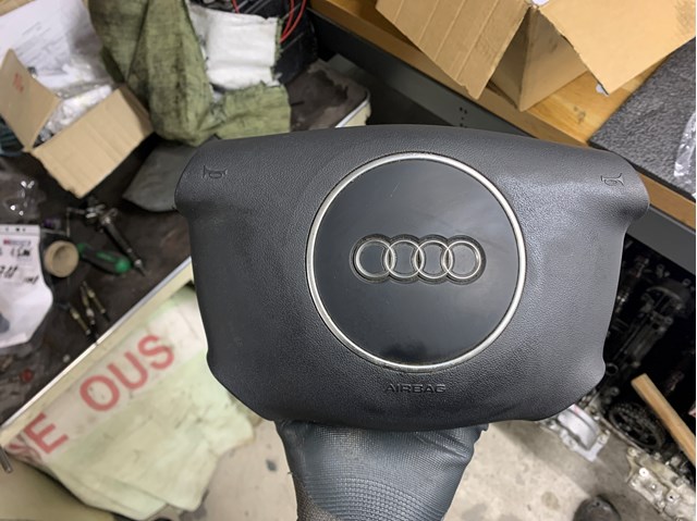 Подушка AIRBAG передня ліва 8P0880201 VAG