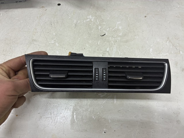 Решітка повітропровода 8T1820951C VAG