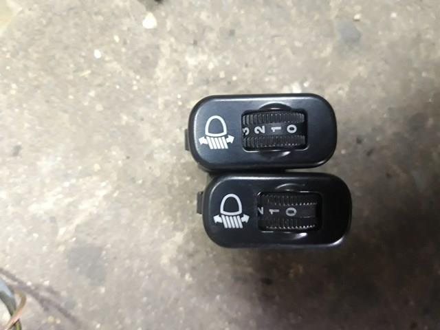 Кнопка коректора фар 9068260038 MERCEDES