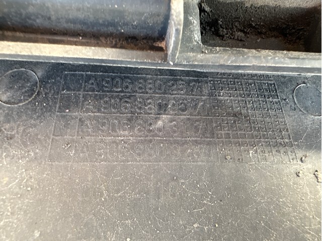Буфер (бампер) задній 9068803271 MERCEDES