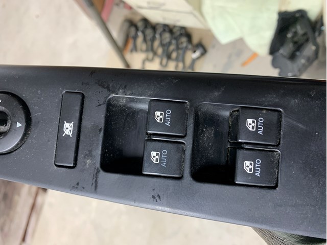 Кнопки переднього лівого склопід'ємника 935701H120 HYUNDAI