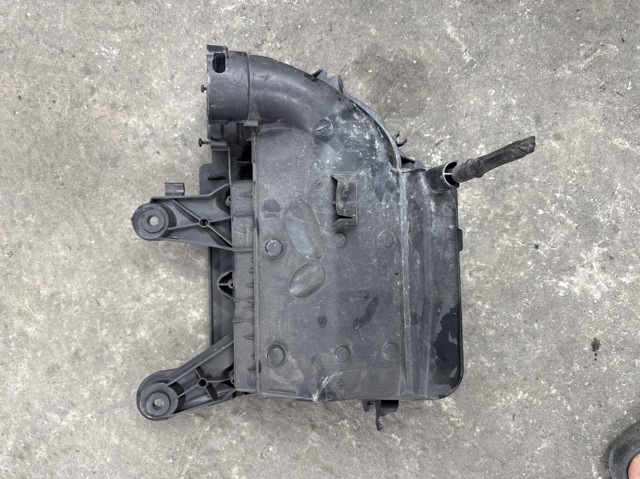 Корпус повітряного фільтра 9673061080 PEUGEOT