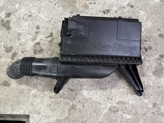 Повітряний фільтр двигуна A0000901651 MERCEDES