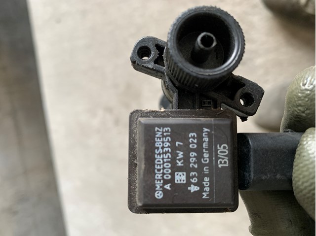 Датчик води в паливному фільтрі A0001539513 MERCEDES
