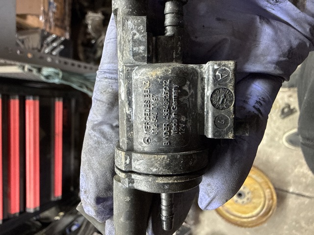 Клапан електропневматичний A0025407097 MERCEDES