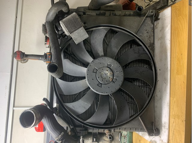 Диффузор радиатора охлаждения, голий без мотора  A1635000093