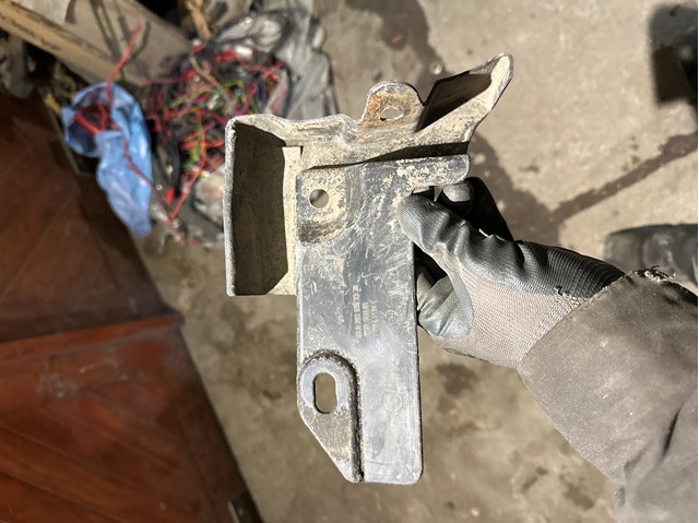 Лючок паливного бака A2036982330 MERCEDES
