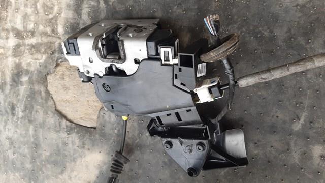 Замок двері правої передньої A2047200635 MERCEDES