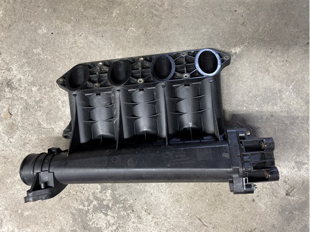 Колектор впускний A6110902637 MERCEDES