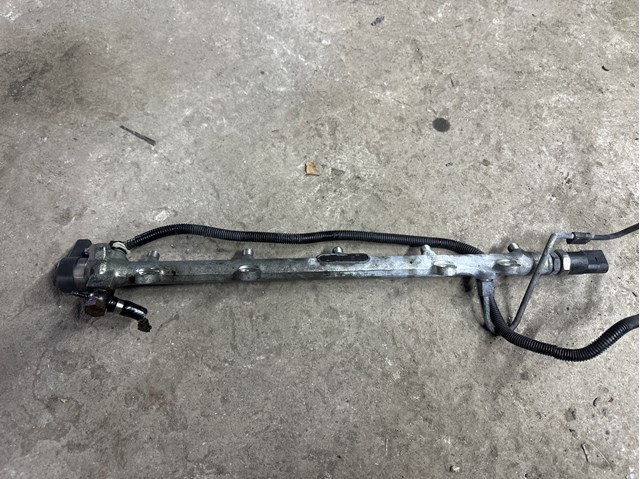 Рампа форсунок системи упорскування палива A6120700095 MERCEDES
