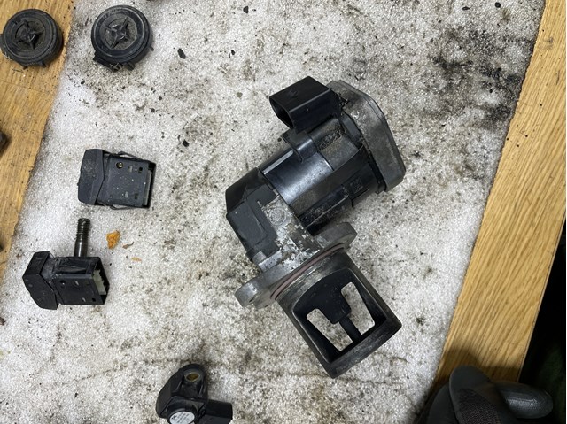 Клапан EGR, рециркуляції газів A6421400360 MERCEDES