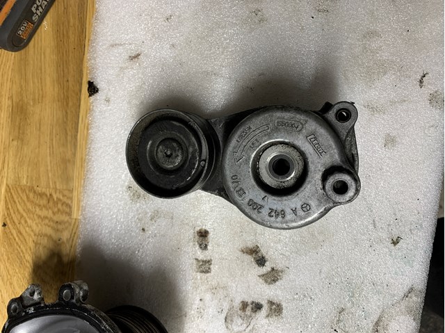 Натяжна планка поліклинового ременя A6422001370 MERCEDES
