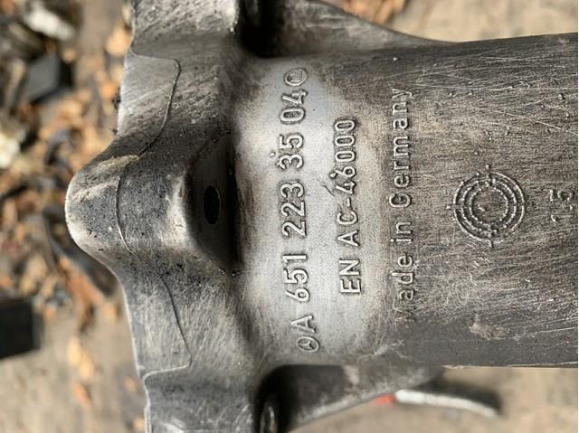 Кронштейн подушки (опори) двигуна, правої A6512233504 MERCEDES