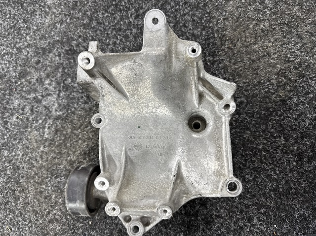 Кронштейн компресора кондиціонера A6512340339 MERCEDES