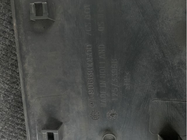 Молдинг передньої правої двері, нижній A9066900500 MERCEDES